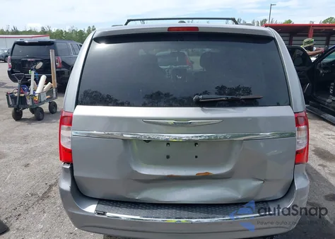 2013 Chrysler Town & Country Touring z USA, uszkodzony, nr VIN 2C4RC1BGXDR665255